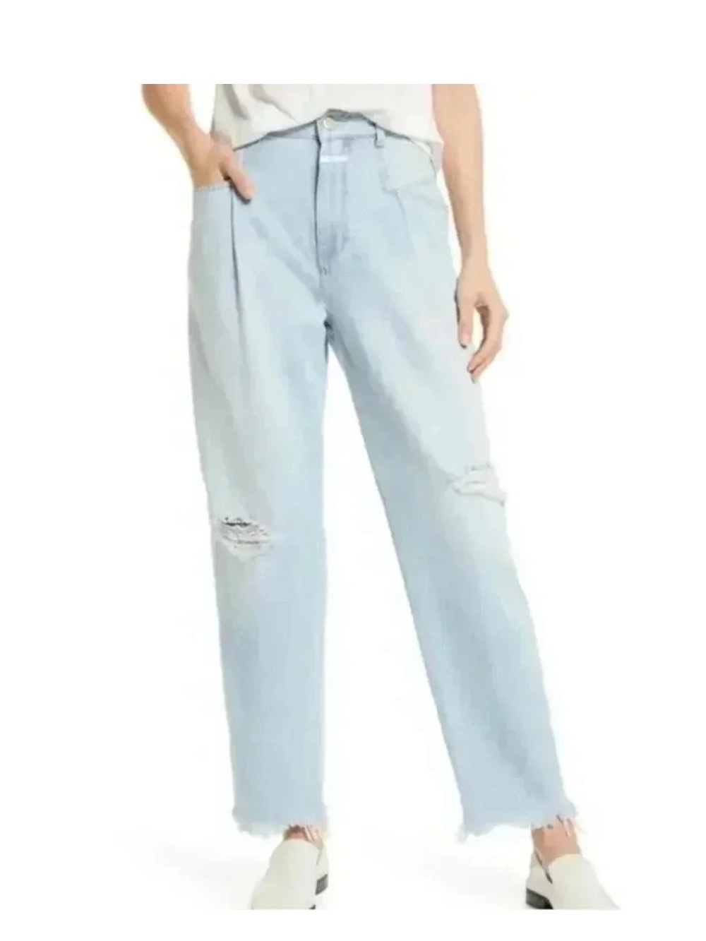 Closed Light Blue Boyfriend Jeans with Distressed Knees Heritage Fit Barrel